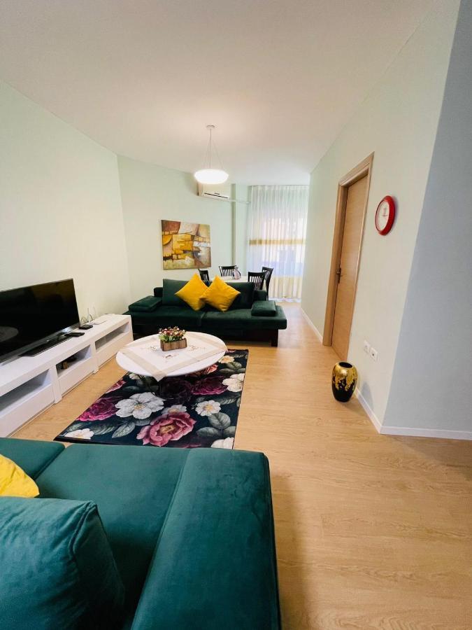 Apartment New In Center Of