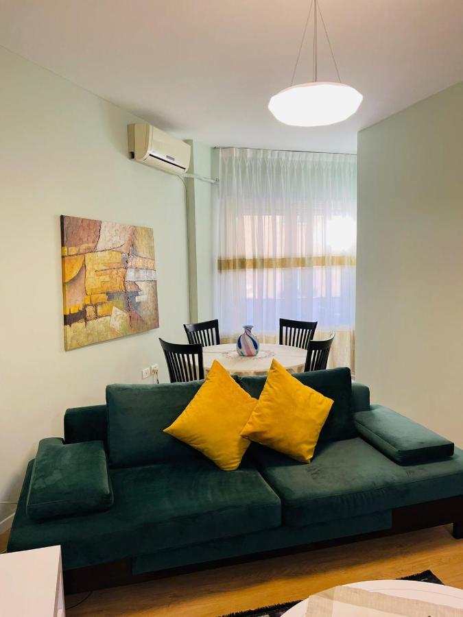 New In Center Of Apartment