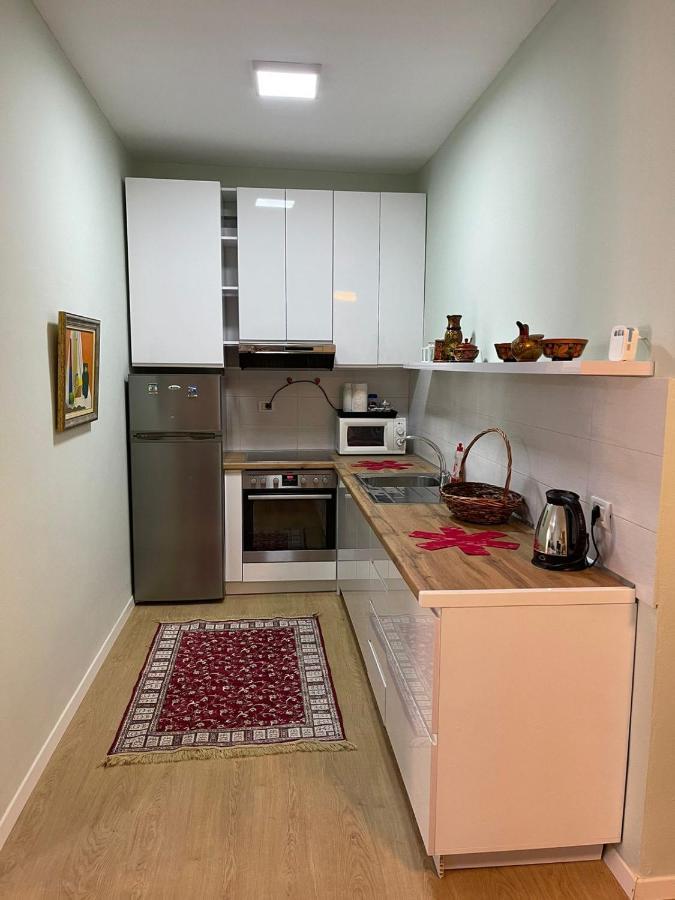 New In Center Of Apartment *